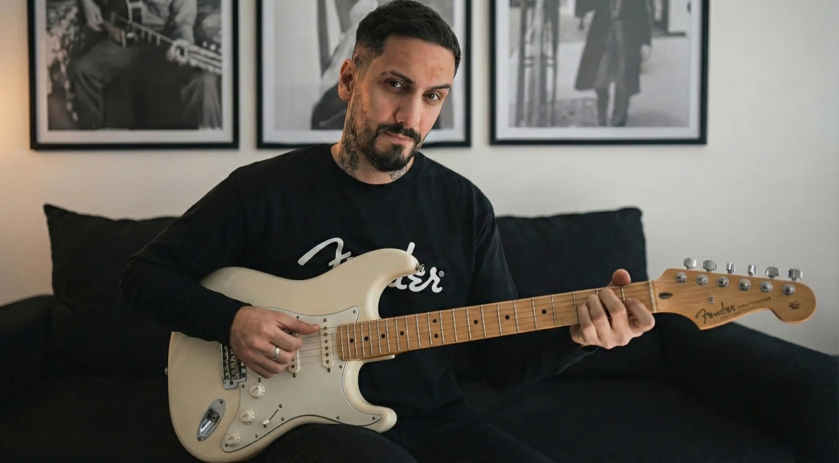 Guille, profesor de guitarra en Buenos Aires, explicando su enfoque en clases de guitarra personalizadas